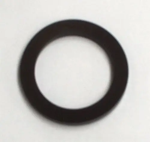 Schwarze Dichtung in Ringform, passend für Daikin-Produkte. Die Dichtung könnte in Heizungs- oder Klimaanlagentechnologien verwendet werden.